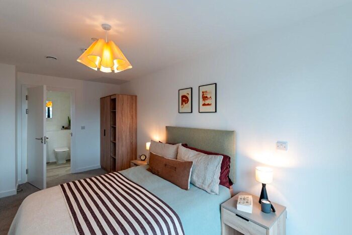 2 Bedroom Apartment To Rent In Milliners Yard, L3