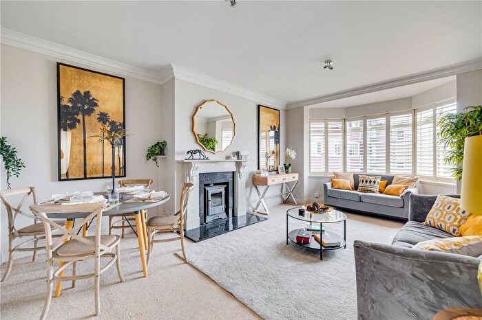 2 Bedroom Flat For Sale In Ranelagh Gardens, London, SW6