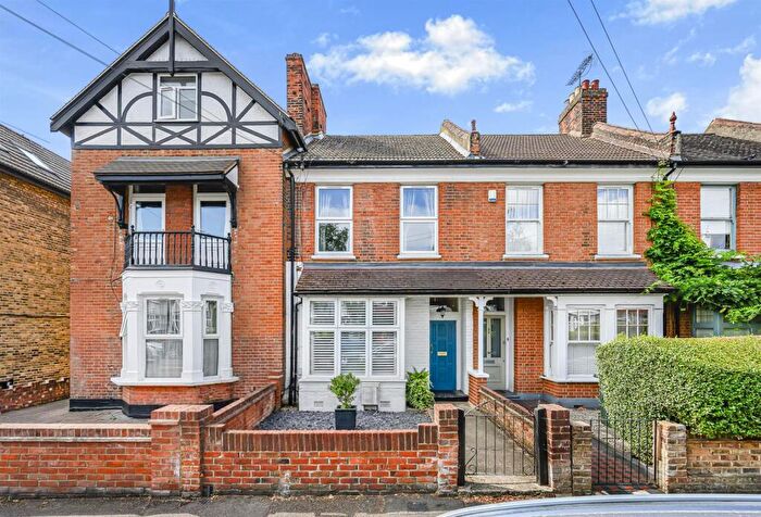 1 Bedroom Apartment For Sale In Buxton Road, North Chingford, E4