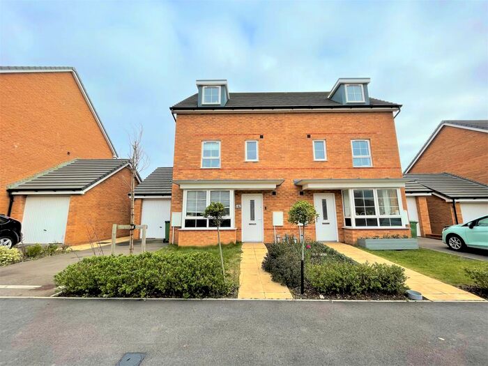 4 Bedroom Semi-Detached House To Rent In Skylark Avenue, Peacehaven, BN10