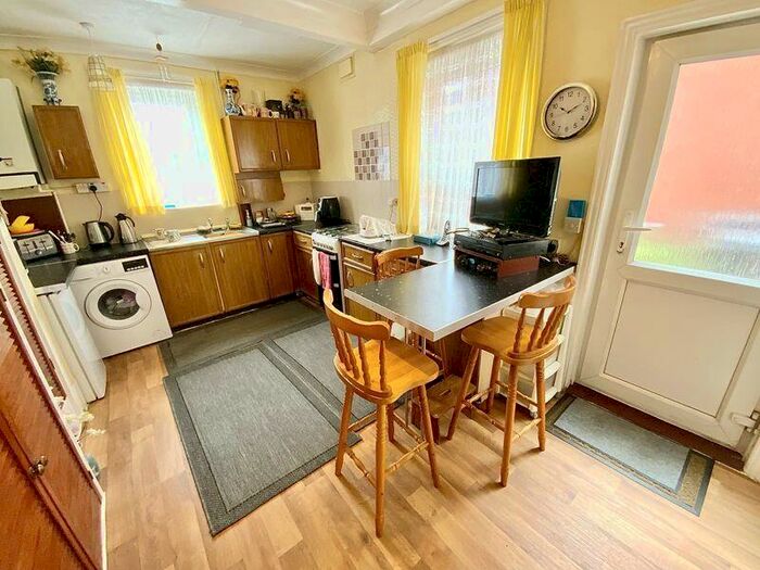 3 Bedroom Detached House For Sale In Fenton Road, Southbourne, Bournemouth, BH6