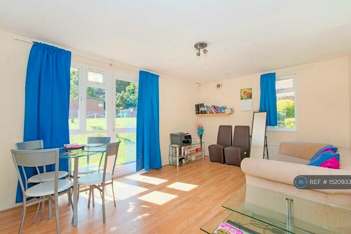 2 Bedroom Flat To Rent In Cedar Gardens, Sutton, SM2