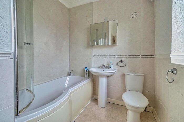 3 Bedroom Semi-Detached House To Rent In Bagley Lane, Farsley, Pudsey LS28