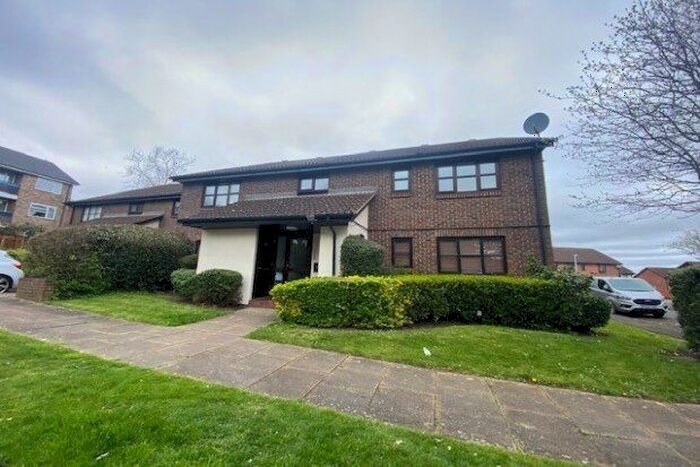 Studio To Rent In Sprucedale Close, Swanley, BR8