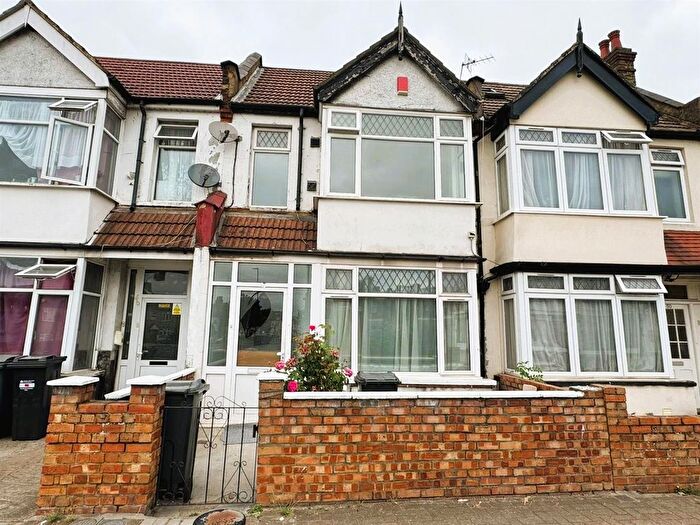 3 Bedroom Terraced House To Rent In Spring Grove Road, Hounslow, TW3