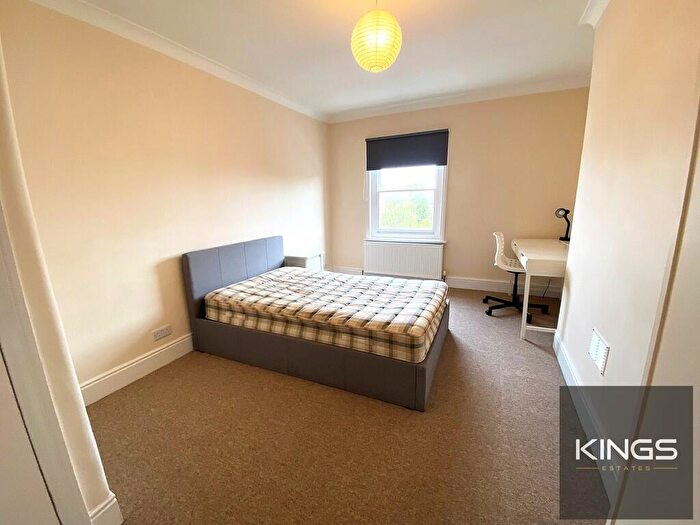 3 Bedroom Flat To Rent In Kent Road, Southsea, PO5