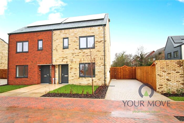 3 Bedroom Semi-Detached House For Sale In Hawnes Close, Haynes, Bedford, MK45