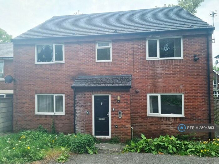 Studio To Rent In Holborn St, Rochdale, OL11