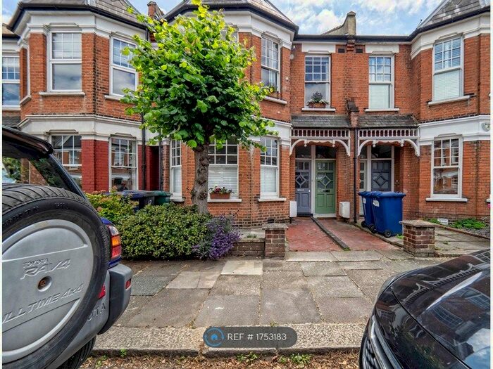 2 Bedroom Maisonette To Rent In Sedgemere Avenue, London, N2