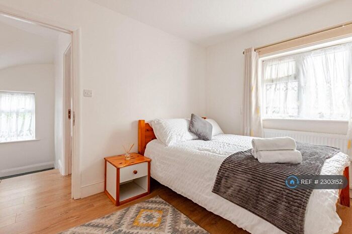 3 Bedroom Flat To Rent In Primrose Way, Wembley, HA0