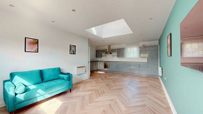 2 Bedroom Flat To Rent In St Ann's Place, Kirkstall Lane, LS5