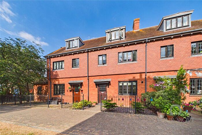 5 Bedroom Terraced House For Sale In Clickers Drive, Upton, Northampton, Northamptonshire, NN5