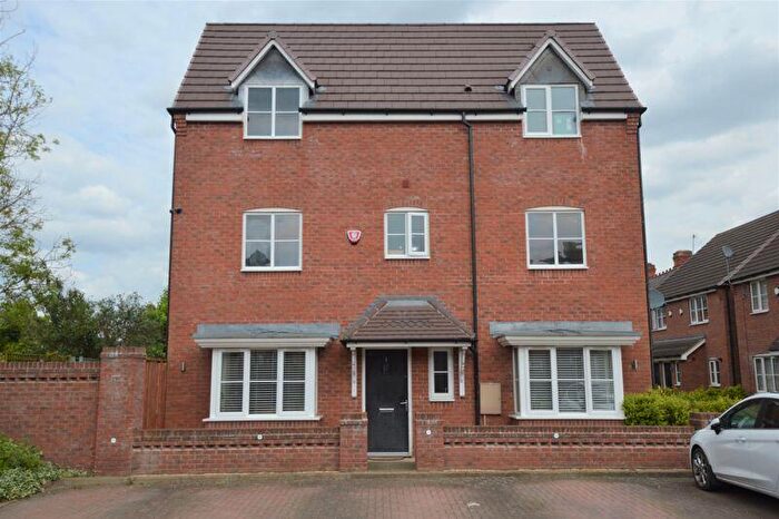 4 Bedroom Semi-Detached House To Rent In Leveret Drive, Kings Heath, Birmingham, B14