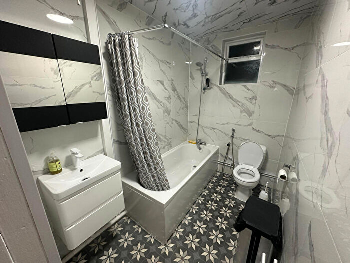 2 Bedroom Flat To Rent In Bristol Road, Birmingham, B29