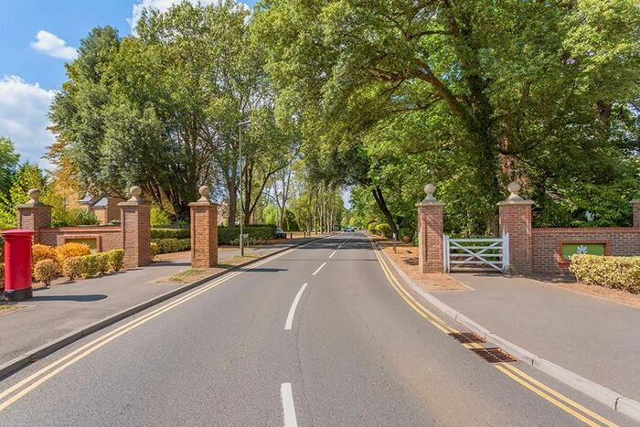 3 Bedroom Semi-Detached House To Rent In Sherwood Way, Epsom, KT19