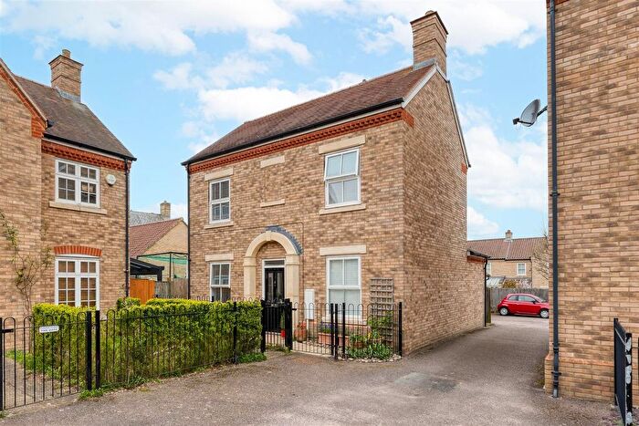 3 Bedroom Detached House For Sale In Nickleby Way, Fairfield, SG5