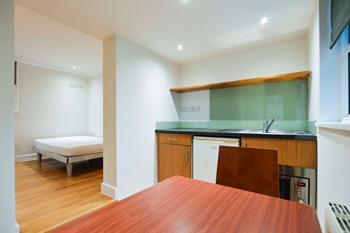Studio To Rent In Flat, Shepherds Bush Road, Brook Green, W6
