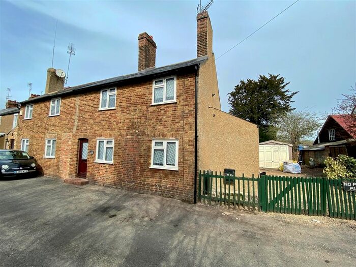 3 Bedroom End Of Terrace House To Rent In Warrengate Road, North Mymms, Hatfield, AL9