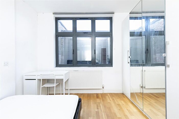 2 Bedroom Flat To Rent In Camden High Street, London, NW1