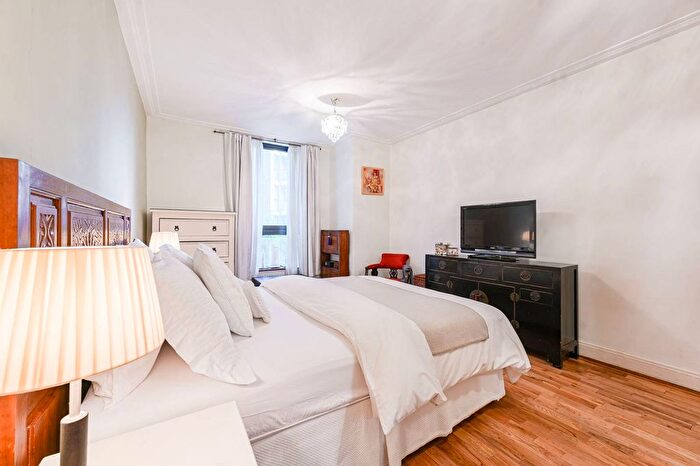 1 Bedroom Flat For Sale In Kensington West, Olympia, London, W14