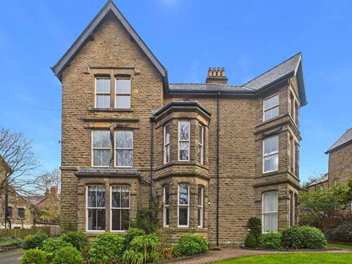 2 Bedroom Apartment For Sale In College Road, Buxton, SK17