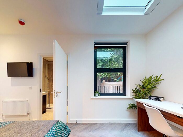 Studio To Rent In Harrow Road, London, W9