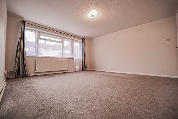 2 Bedroom Apartment To Rent In Hilldown Road, Hemel Hempstead, HP1