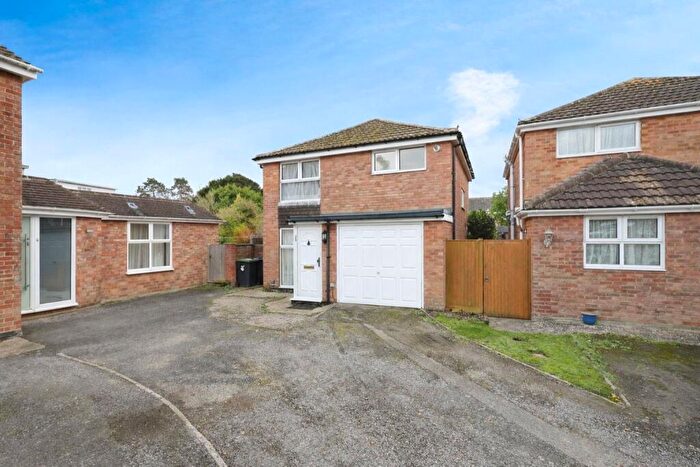 3 Bedroom Detached House For Sale In Selsey Close, Hayling Island, Hampshire, PO11