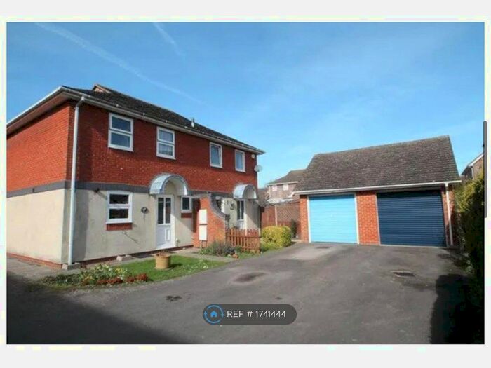 3 Bedroom Semi-Detached House To Rent In Wivelsfield, Eaton Bray, LU6