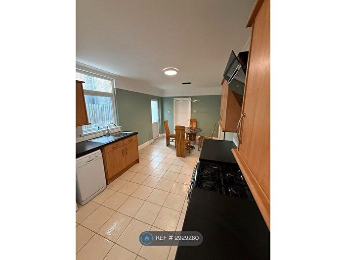 1 Bedroom Flat To Rent In Corporation Road, Newport, NP19