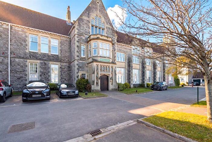 2 Bedroom Flat For Sale In Royal Sands, Weston-Super-Mare, BS23