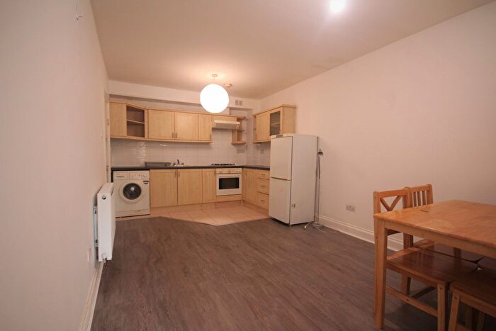 2 Bedroom Flat To Rent In Lewisham Way, New Cross, SE14