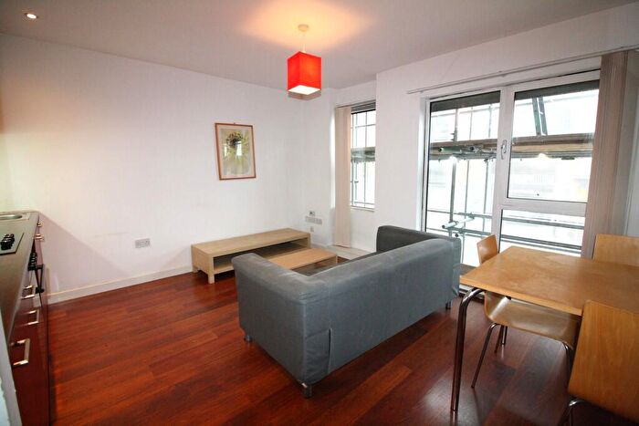 1 Bedroom Apartment To Rent In , Upper Allen Street, Q4