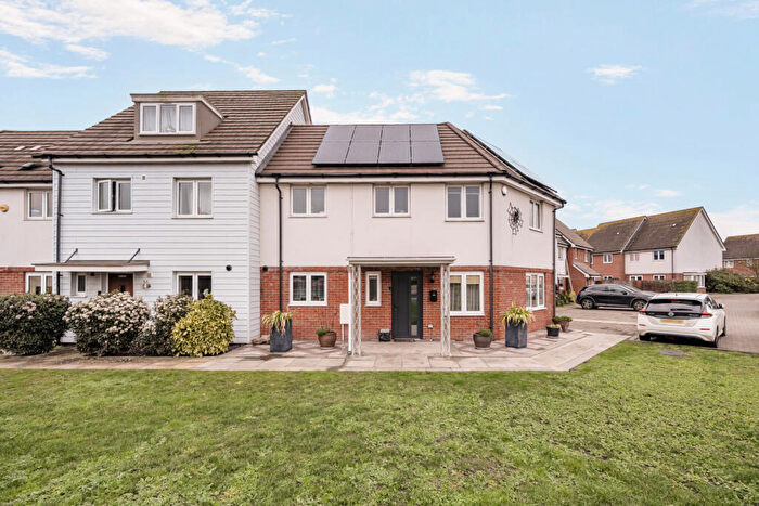 3 Bedroom House For Sale In Dorney Place, Dartford, DA1