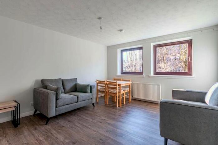 2 Bedroom Flat To Rent In New Johns Place, Edinburgh, EH8