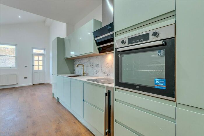 2 Bedroom Flat To Rent In Fulham Palace Road, London, SW6