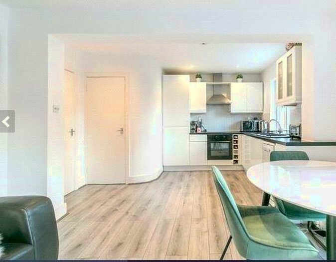 2 Bedroom Apartment To Rent In Millway, London, NW7