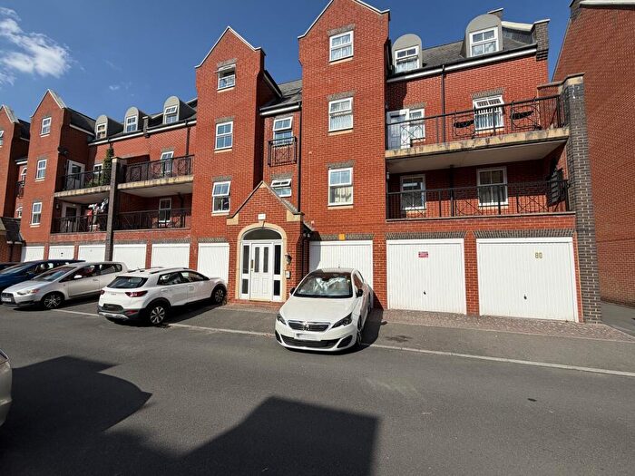2 Bedroom Apartment For Sale In Lynmouth Road, Swindon, Wiltshire, SN2
