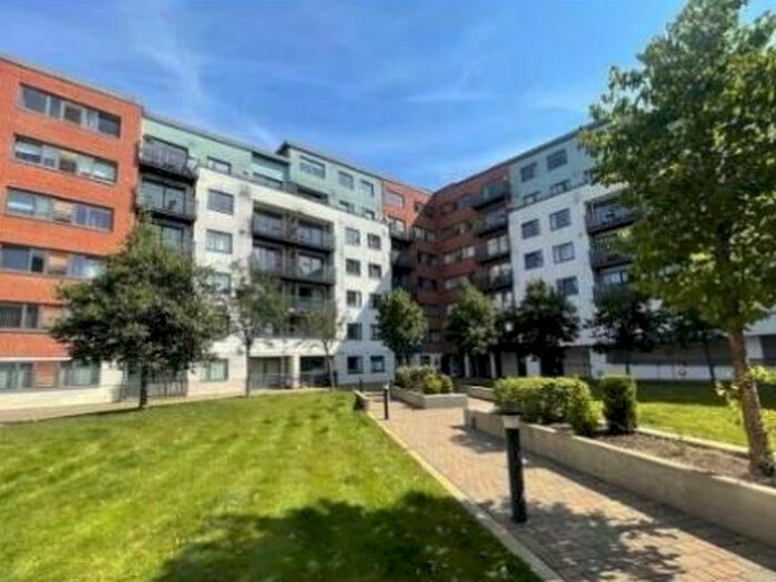 2 Bedroom Flat To Rent In Southwell Park Road, Camberley, GU15