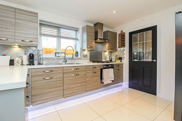 5 Bedroom Detached House For Sale In Elm View, Castleford, WF10