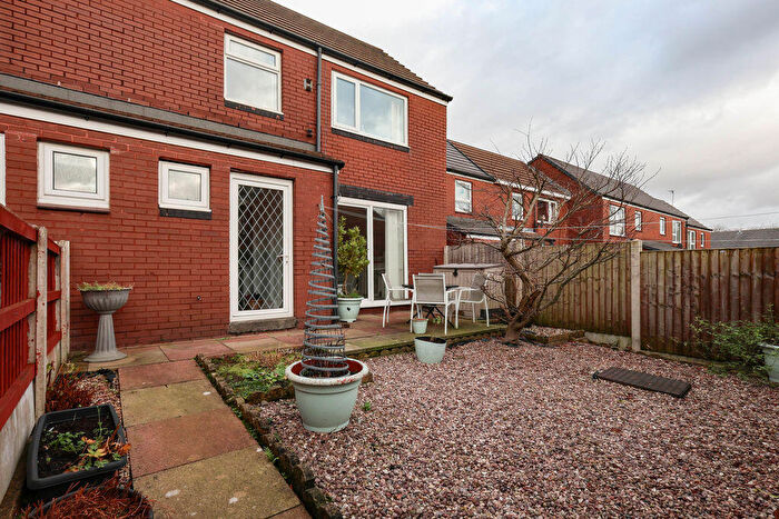 3 Bedroom Terraced House For Sale In Bramhall Close, Milnrow, OL16