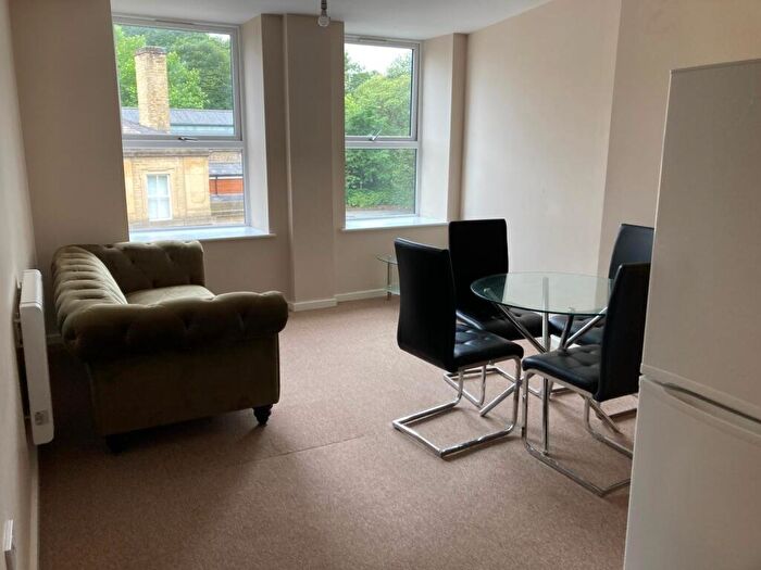 1 Bedroom Apartment To Rent In Park Road, Halifax, West Yorkshire, HX1