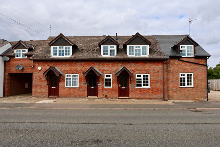 1 Bedroom Flat To Rent In High Street, , Prestwood, HP16