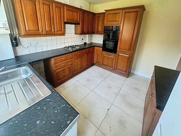 4 Bedroom Detached House To Rent In Slough, Berkshire, SL1