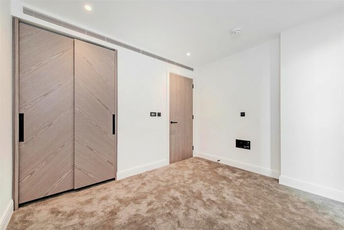 1 Bedroom Flat To Rent In The Dumont, Albert Embankment, Vauxhall, London, SE1