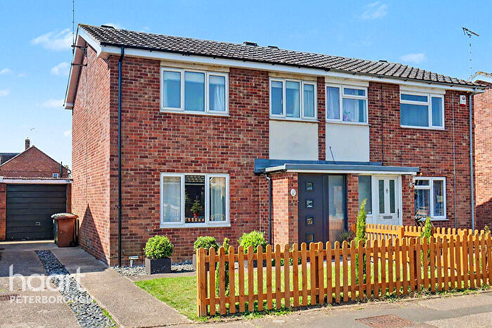 3 Bedroom Semi-Detached House For Sale In Holmes Way, Paston, PE4