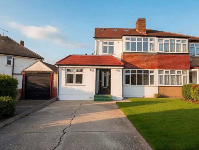 4 Bedroom Semi Detached House To Rent In Wyre Grove, Edgware, HA8