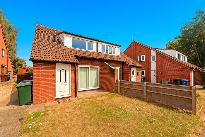 2 Bedroom Property To Rent In Hambleside, Bicester, OX26