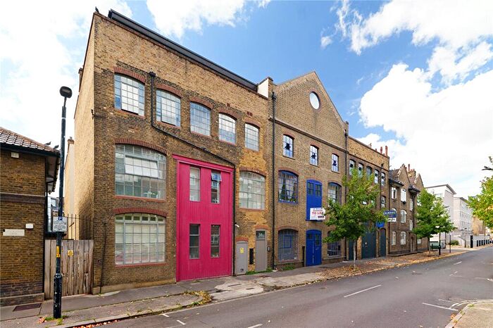 3 Bedroom Penthouse For Sale In Queens Row, London, SE17