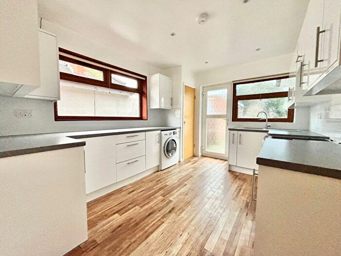 2 Bedroom Bungalow To Rent In Trevose Crescent, Chandler's Ford, Eastleigh, SO53